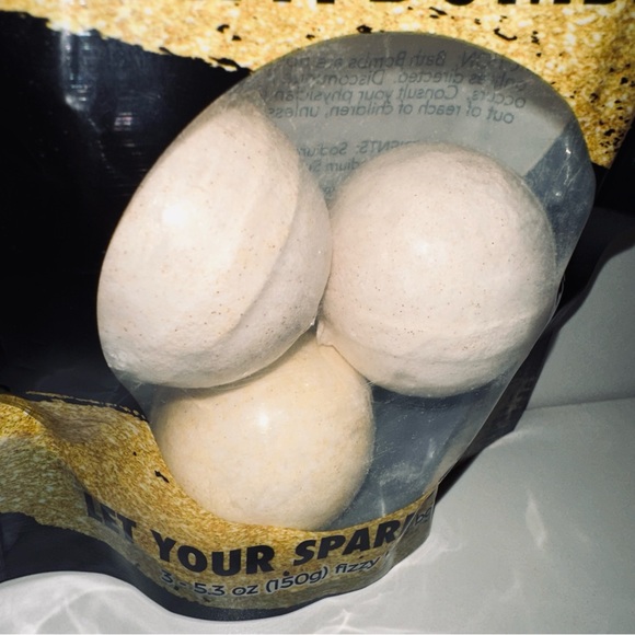 Glitter bath bombs! 3, 5.3 oz glitter bath bombs new in bag - Picture 4 of 4